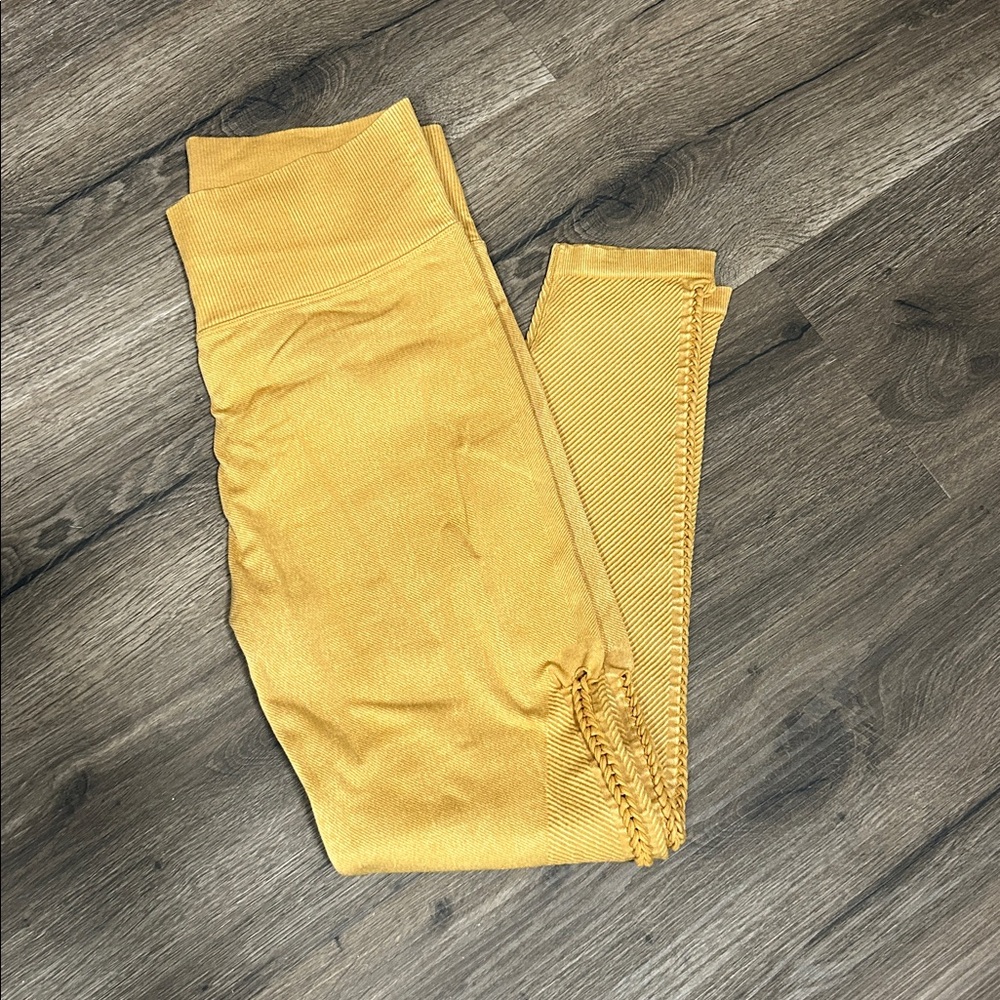 Offline by Aerie never worn ladies medium Marigold Yellow High Rise Leggings